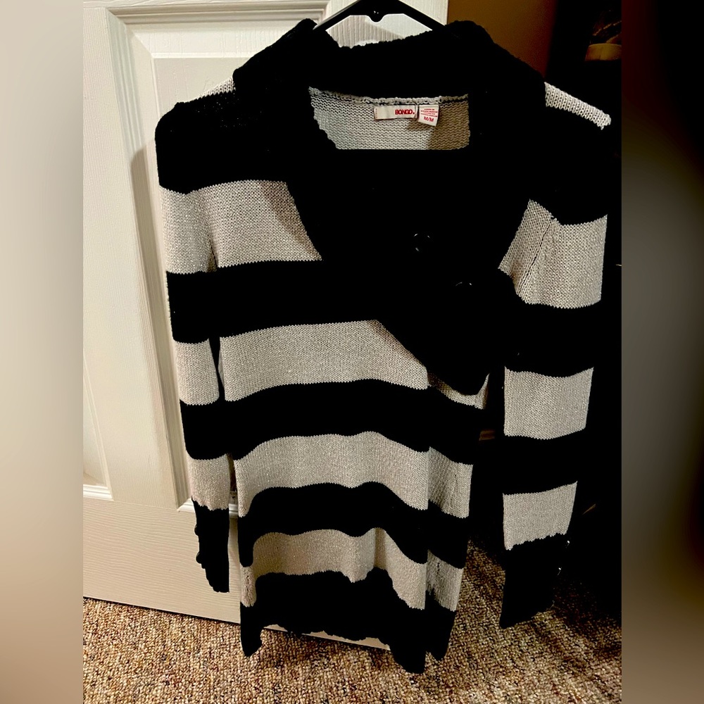 Woman’s sweater. Black & Silver